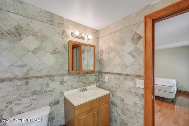 $1,279,000 | 1015 Highway 390, Greentown, PA 18426