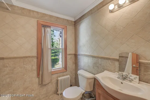 $1,279,000 | 1015 Highway 390, Greentown, PA 18426