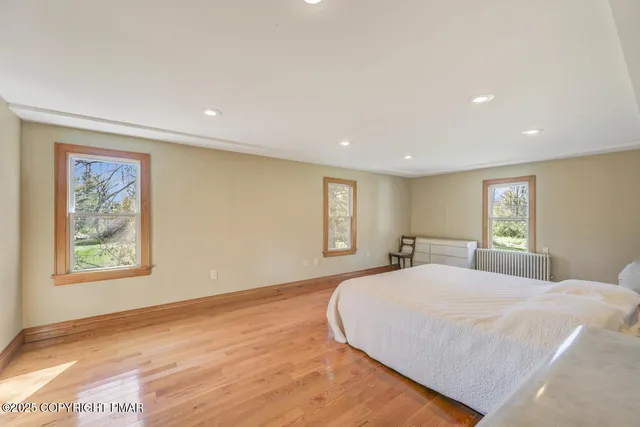 $1,279,000 | 1015 Highway 390, Greentown, PA 18426