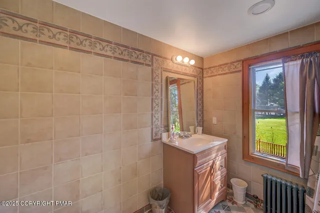 $1,279,000 | 1015 Highway 390, Greentown, PA 18426