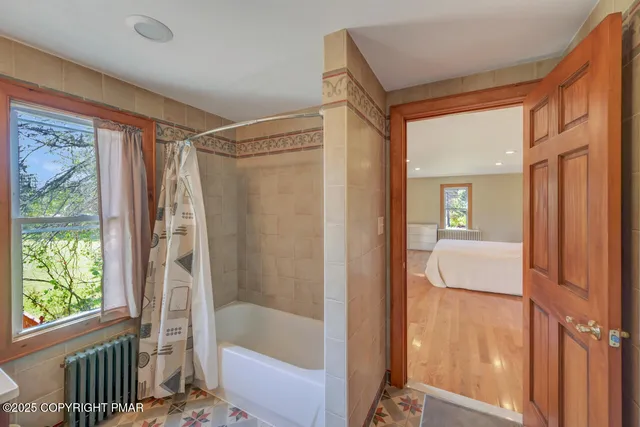 $1,279,000 | 1015 Highway 390, Greentown, PA 18426