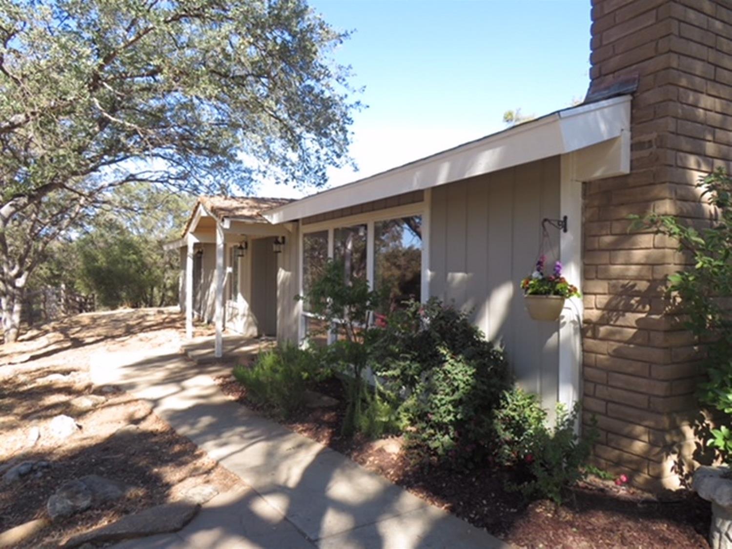 31457 Crow Road Coarsegold, CA 93614 - Photo 2 of 16 Gallery Image 2
