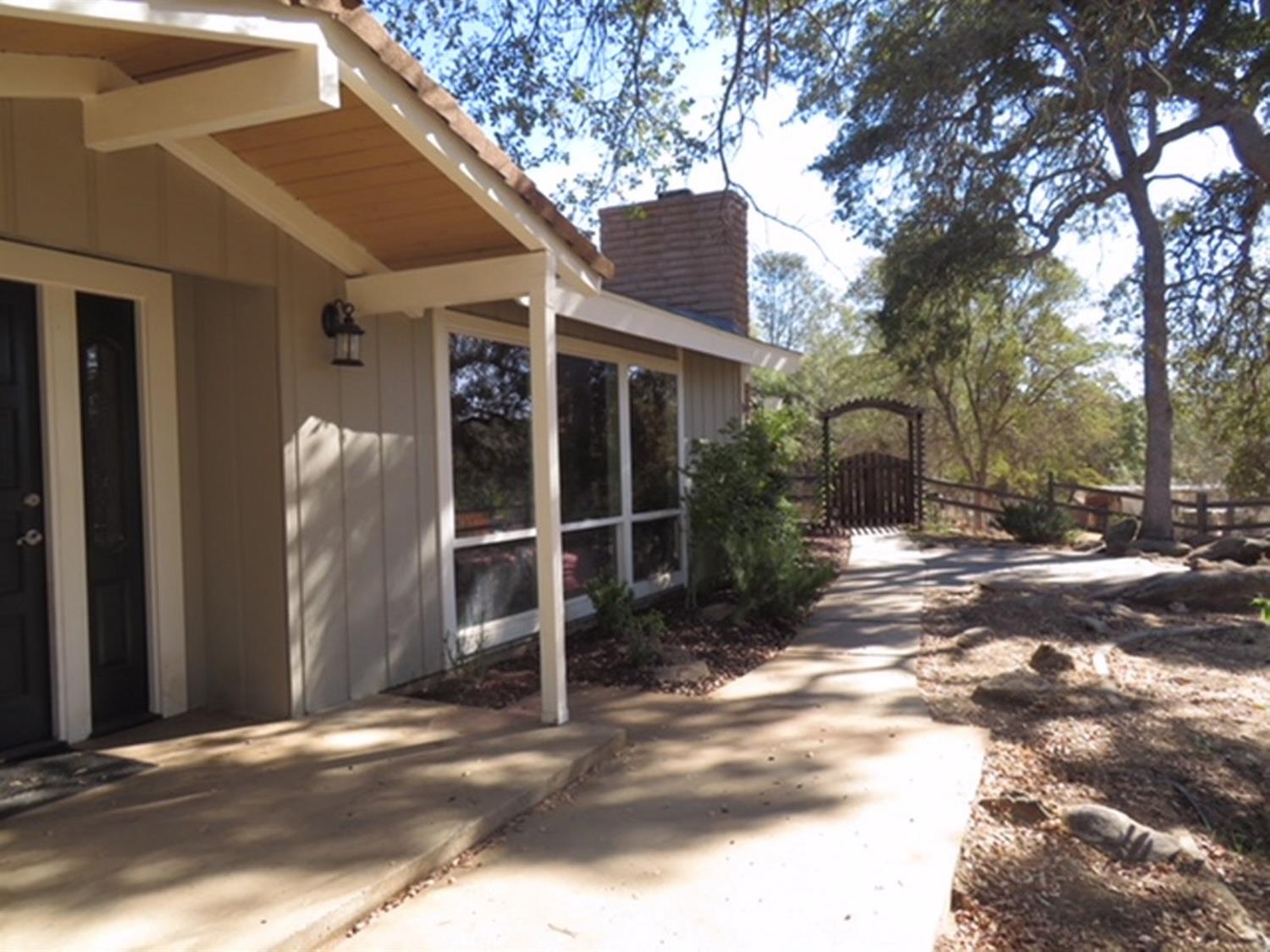 31457 Crow Road Coarsegold, CA 93614 - Photo 3 of 16 Gallery Image 3