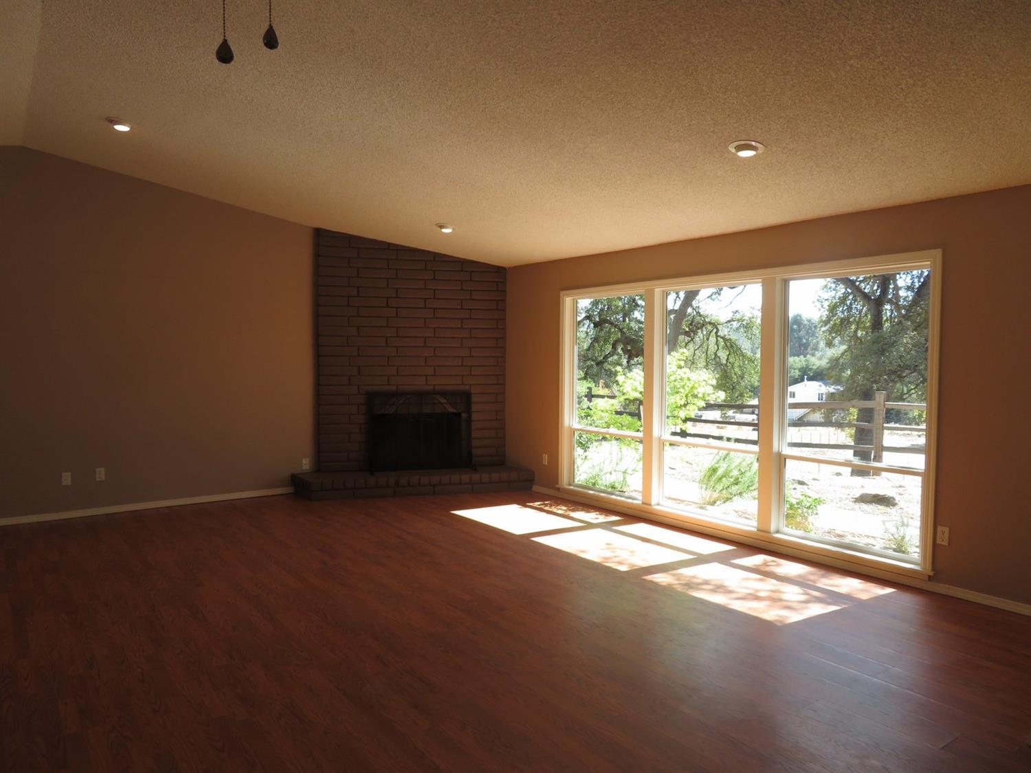 31457 Crow Road Coarsegold, CA 93614 - Photo 4 of 16 Gallery Image 4