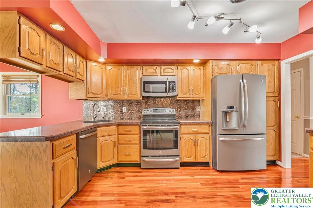 1210 Bluestone Drive Bethlehem, PA 18017 - Photo 18 of 84 a kitchen with stainless steel appliances granite countertop a refrigerator and a stove top oven
