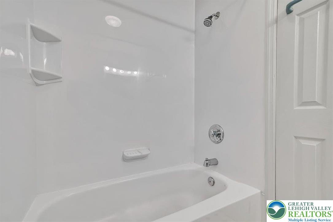 1210 Bluestone Drive Bethlehem, PA 18017 - Photo 35 of 84 a bathroom with a bathtub