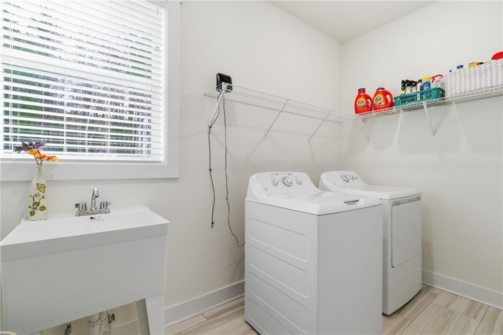 760 Stoneledge Road Jasper, GA 30143 - Photo 21 of 68 a utility room with dryer and washer