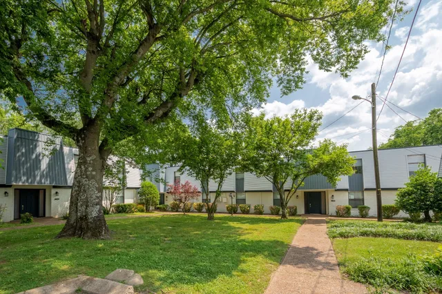 $1,149 | 126 Walton Ferry Road, Unit F2, Hendersonville, TN 37075