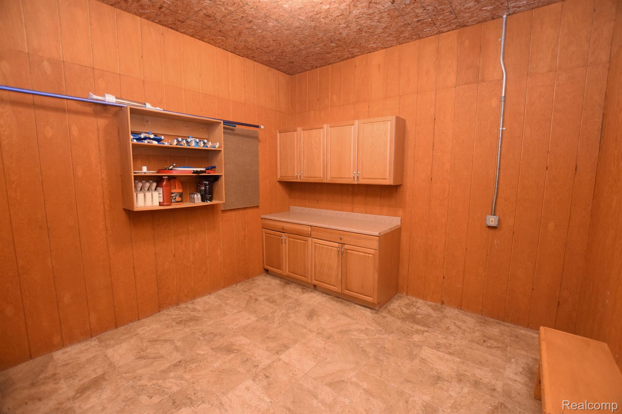 1417 Reid Road Flint, MI 48507 - Photo 33 of 39 Insulated Tack Room