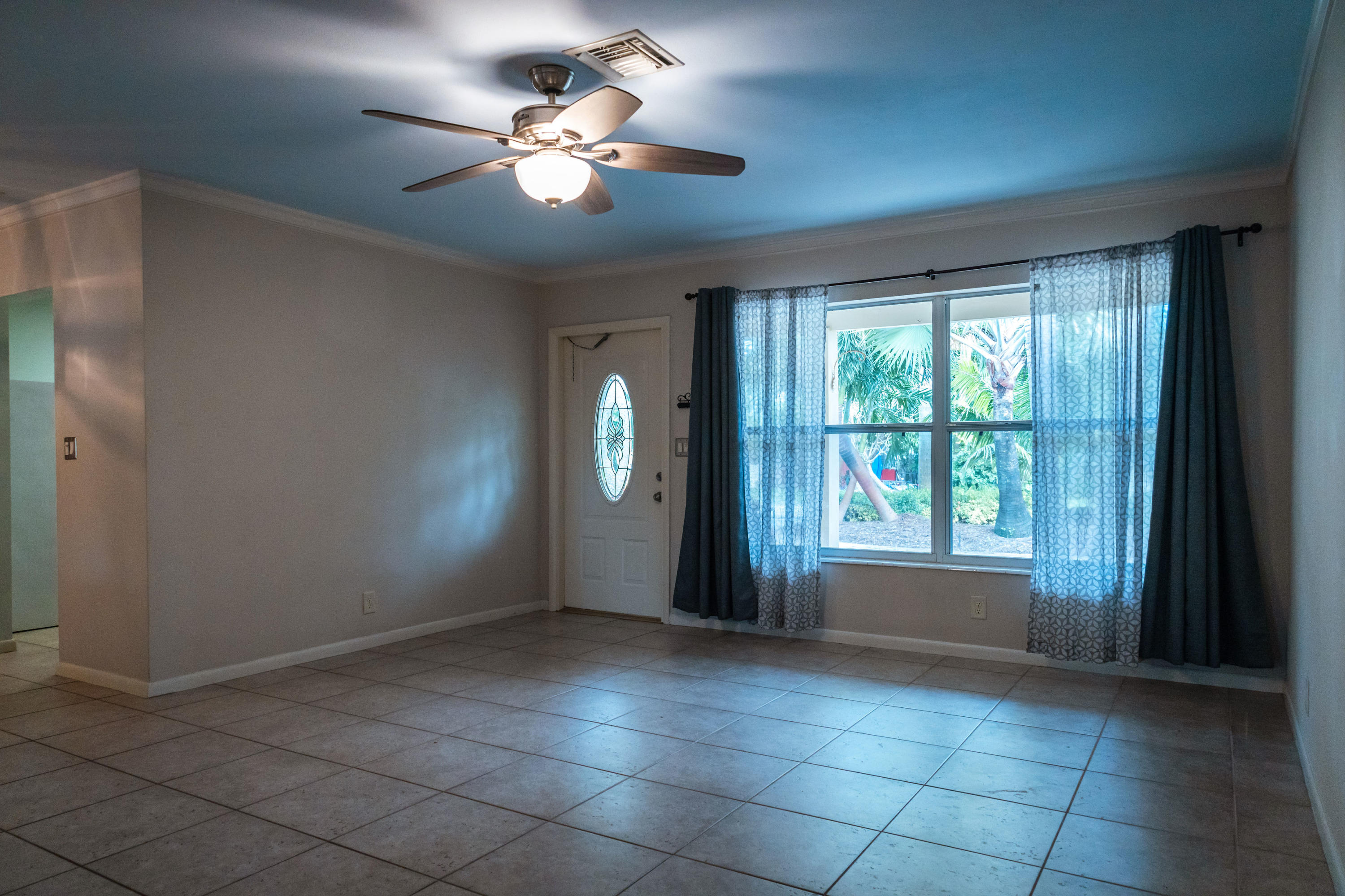 1155 Northwest 3rd Avenue Boca Raton, FL 33432 - Photo 4 of 30 Living Room