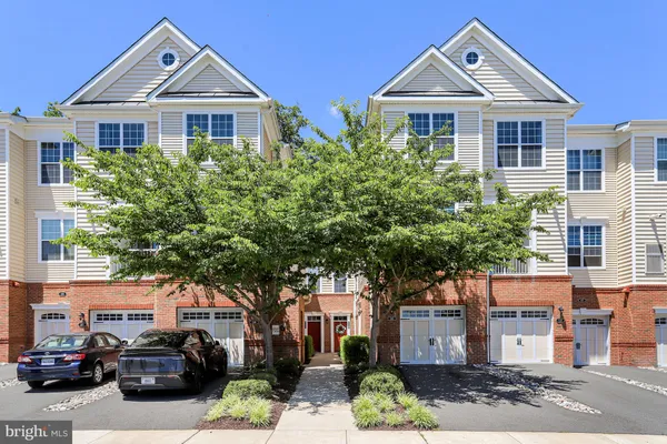$399,000 | 23225 Milltown Knoll Square, Unit 111, Ashburn, VA 20148
