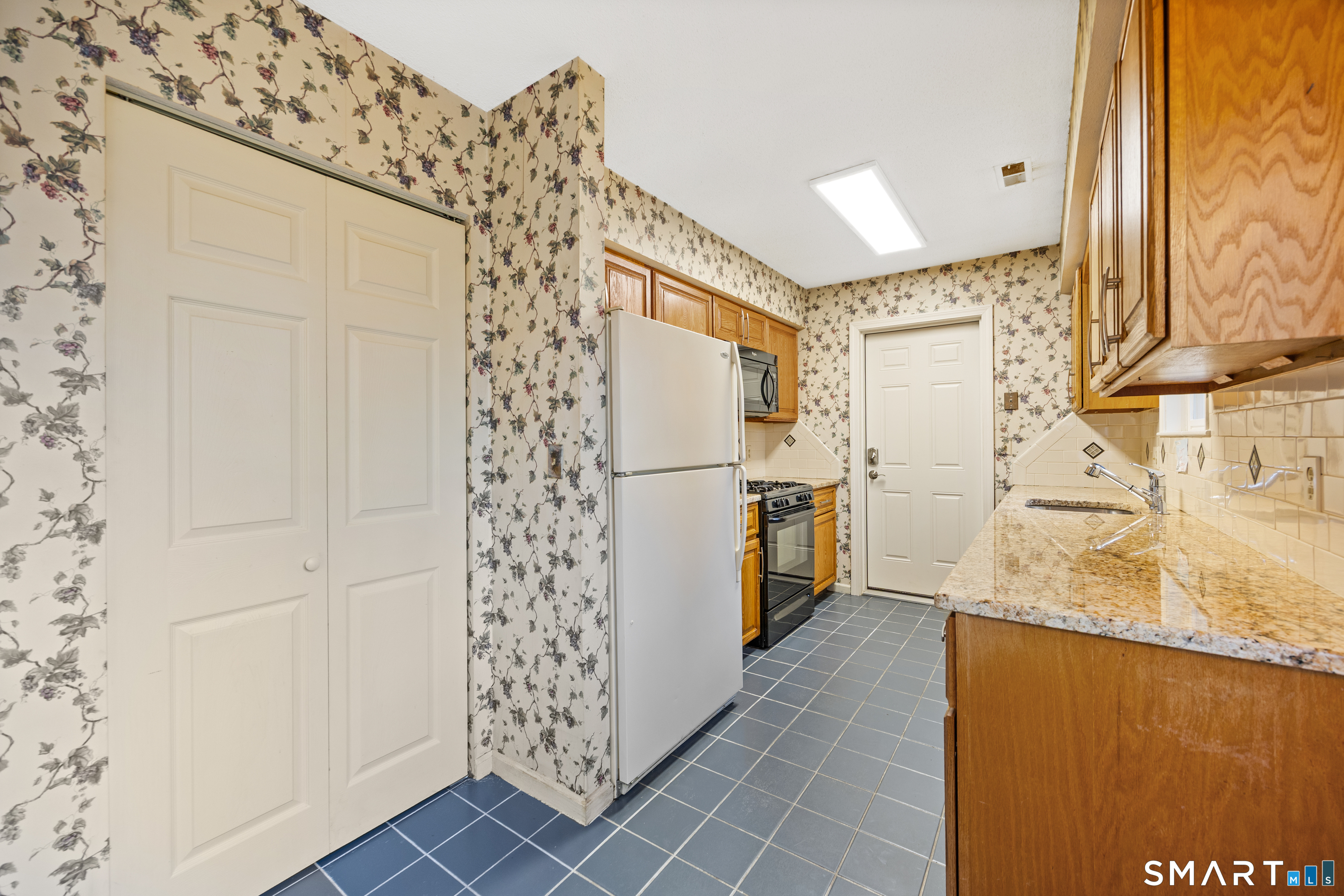 12 Old Towne Road, Unit 12 Cheshire, CT 06410 - Photo 11 of 28