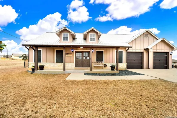 $417,999 | 445 Spanish Grant Circle, Bandera, TX 78003
