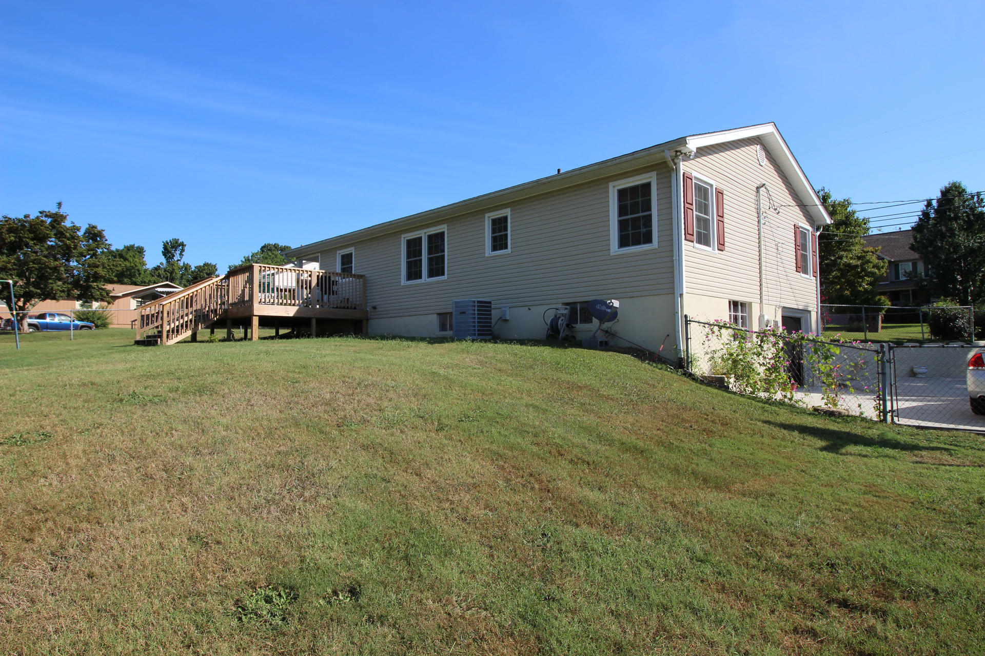 7925 Sharp Road Powell, TN 37849 - Photo 5 of 14 backyard