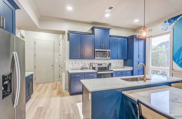 $748,000 | 2283 Young Avenue, Memphis, TN 38104