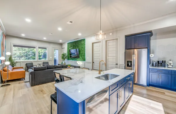 $748,000 | 2283 Young Avenue, Memphis, TN 38104