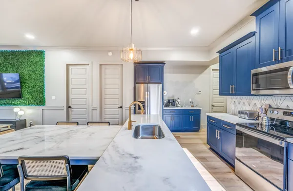 $748,000 | 2283 Young Avenue, Memphis, TN 38104