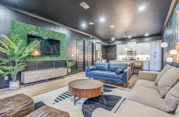 $748,000 | 2283 Young Avenue, Memphis, TN 38104