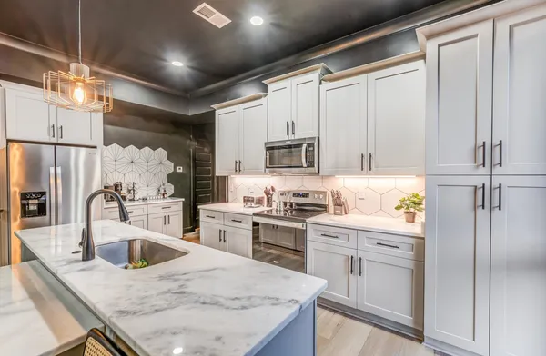 $748,000 | 2283 Young Avenue, Memphis, TN 38104