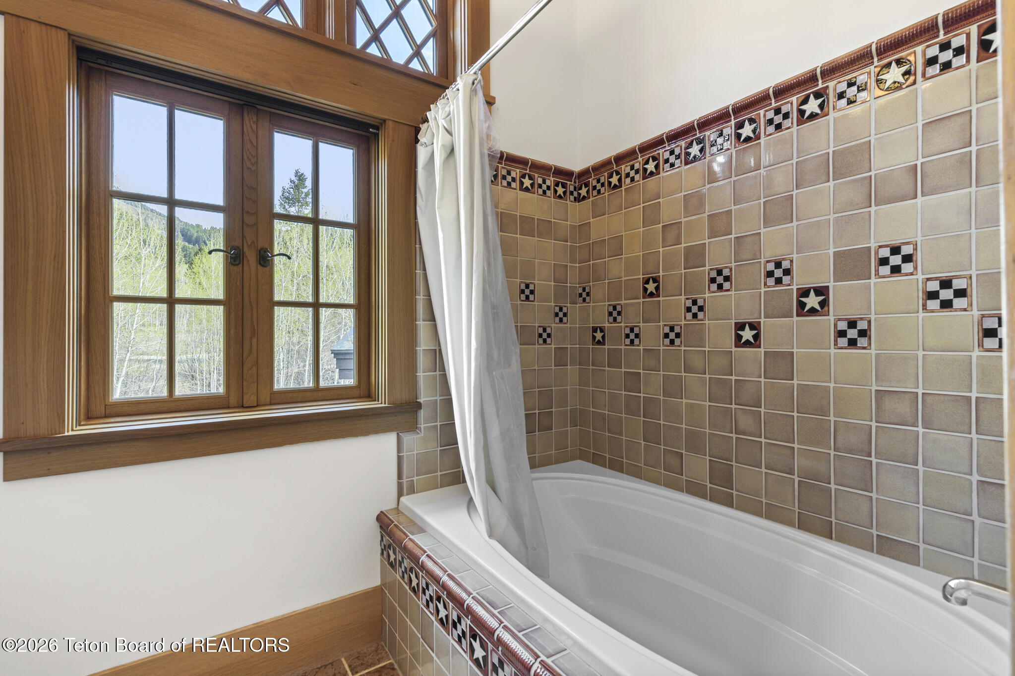 14925 South McCoy Road Jackson, WY 83001 - Photo 41 of 64 Shared Bath Bedroom 1&2