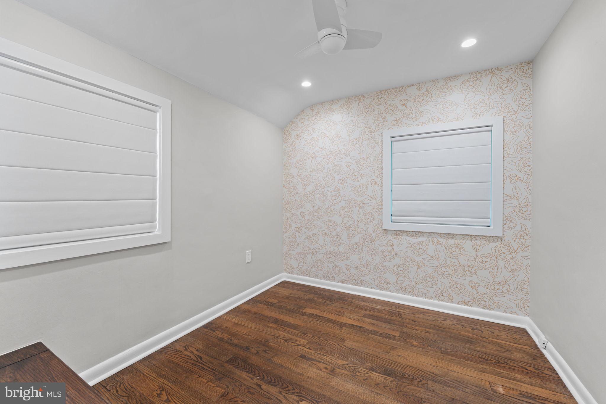1214 West Braddock Road Alexandria, VA 22302 - Photo 23 of 39 Bright and airy room with charm.