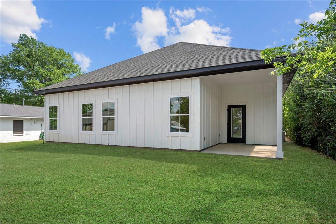312 Morehead Street Franklin, TX 77856 - Photo 16 of 26 a front view of house with yard and green space