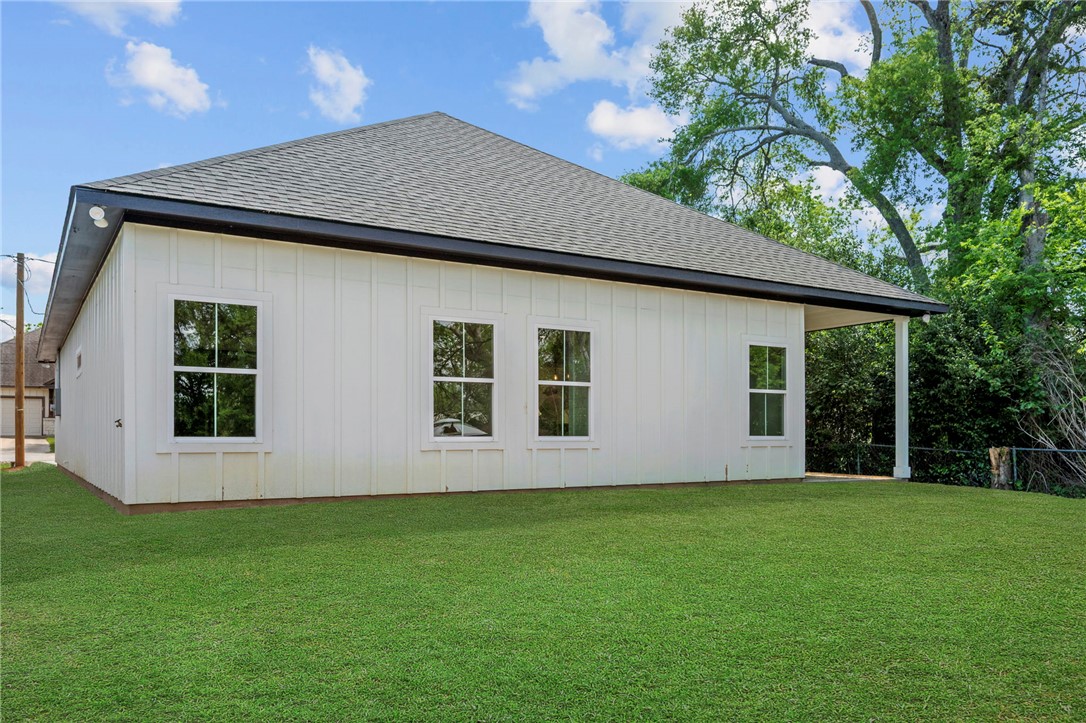 312 Morehead Street Franklin, TX 77856 - Photo 26 of 26 a front view of house with yard
