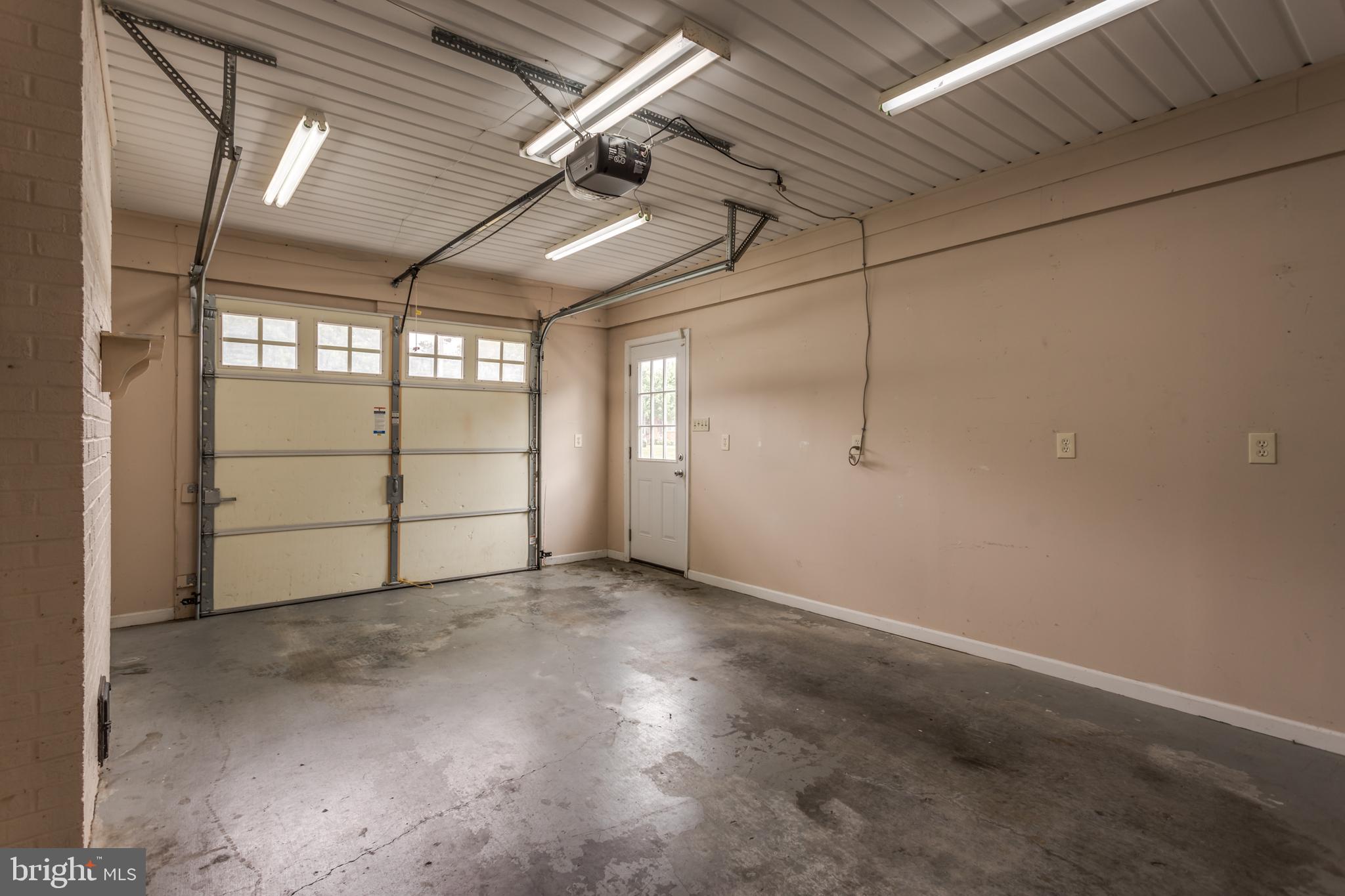 102 Highlander Road Stephens City, VA 22655 - Photo 21 of 40 Garage