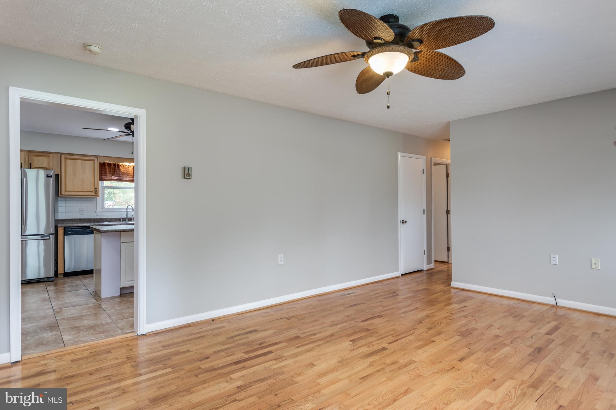 102 Highlander Road Stephens City, VA 22655 - Photo 10 of 40 Living Room