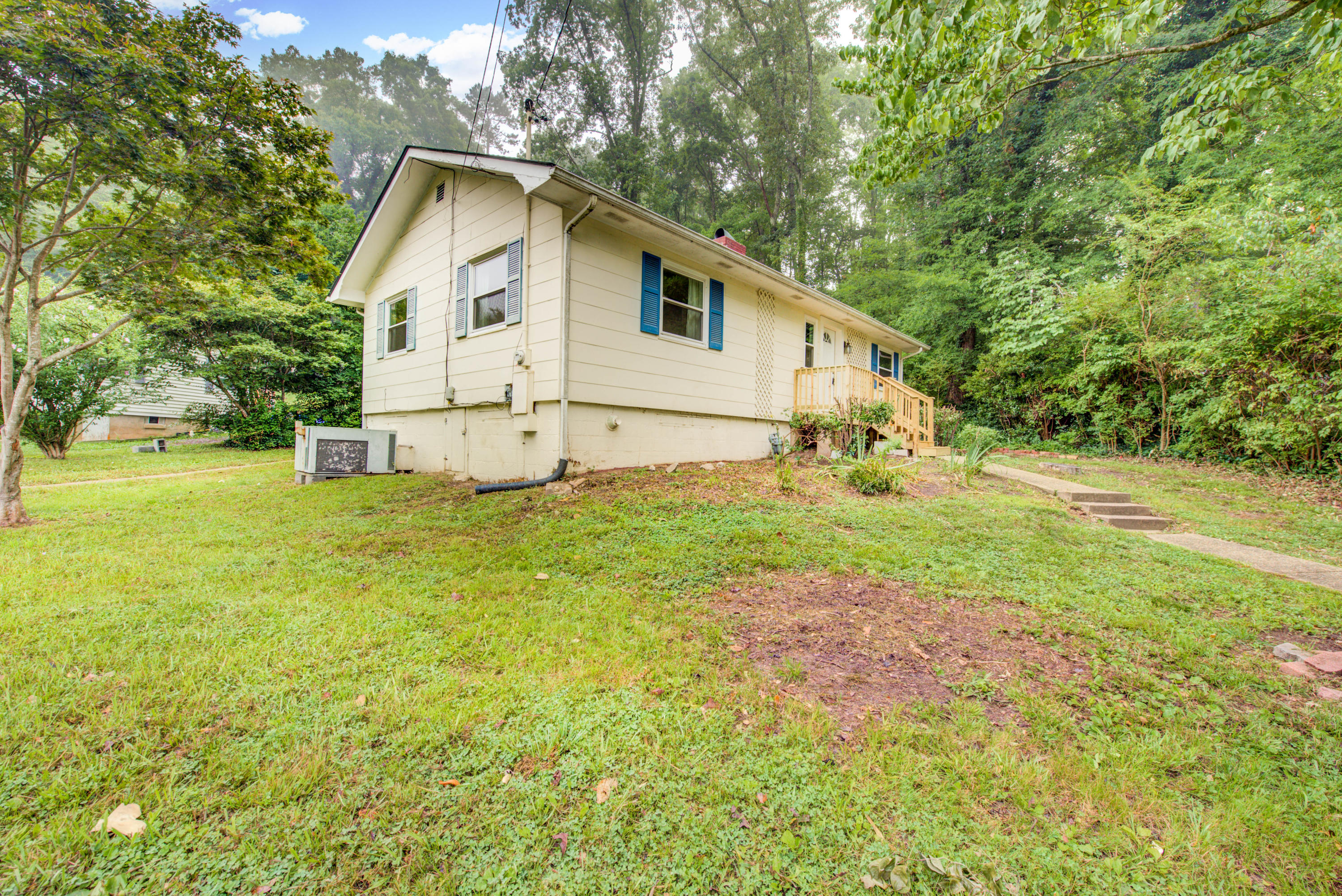 114 Taylor Road Oak Ridge, TN 37830 - Photo 2 of 15 2
