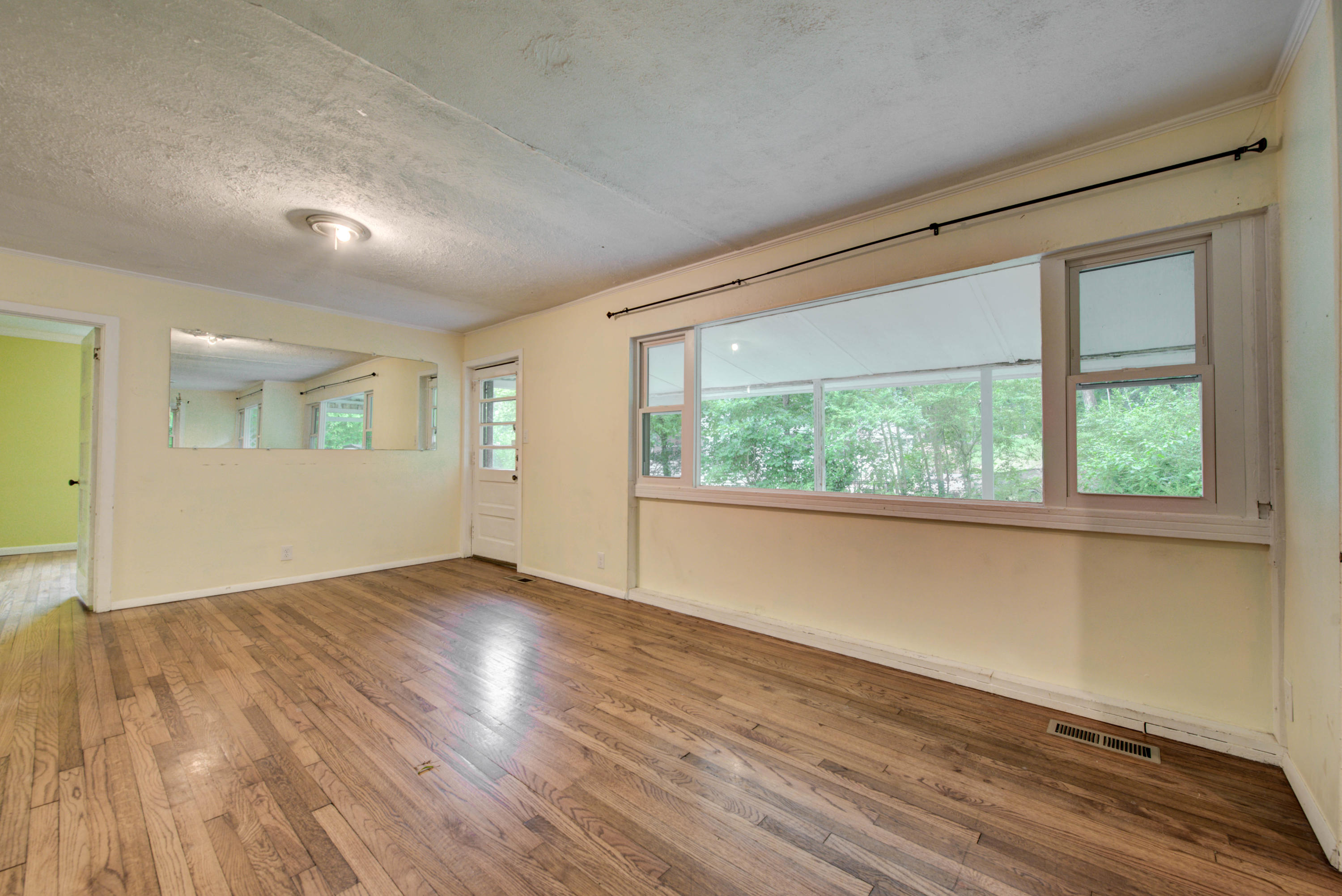 114 Taylor Road Oak Ridge, TN 37830 - Photo 5 of 15 5