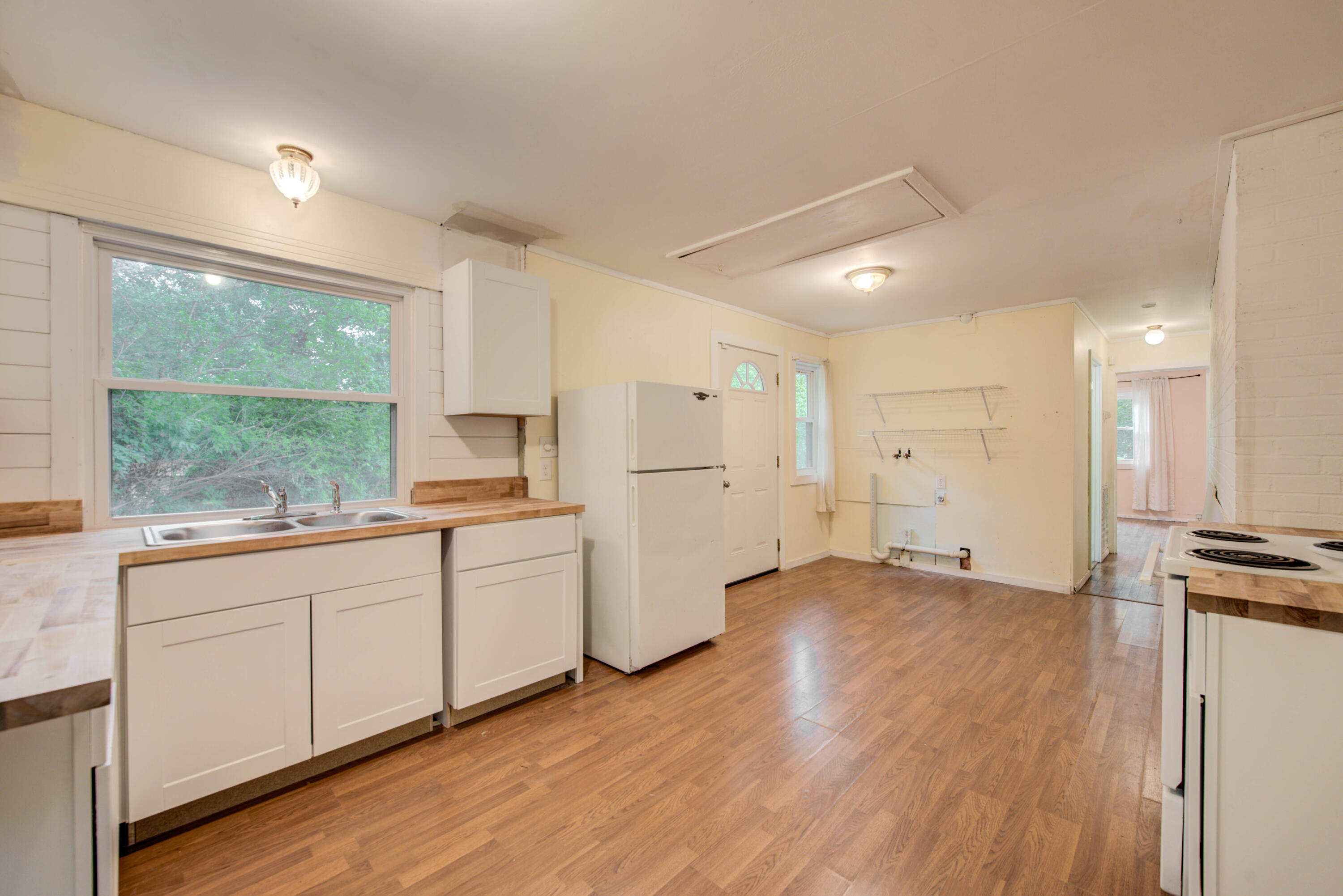 114 Taylor Road Oak Ridge, TN 37830 - Photo 8 of 15 8