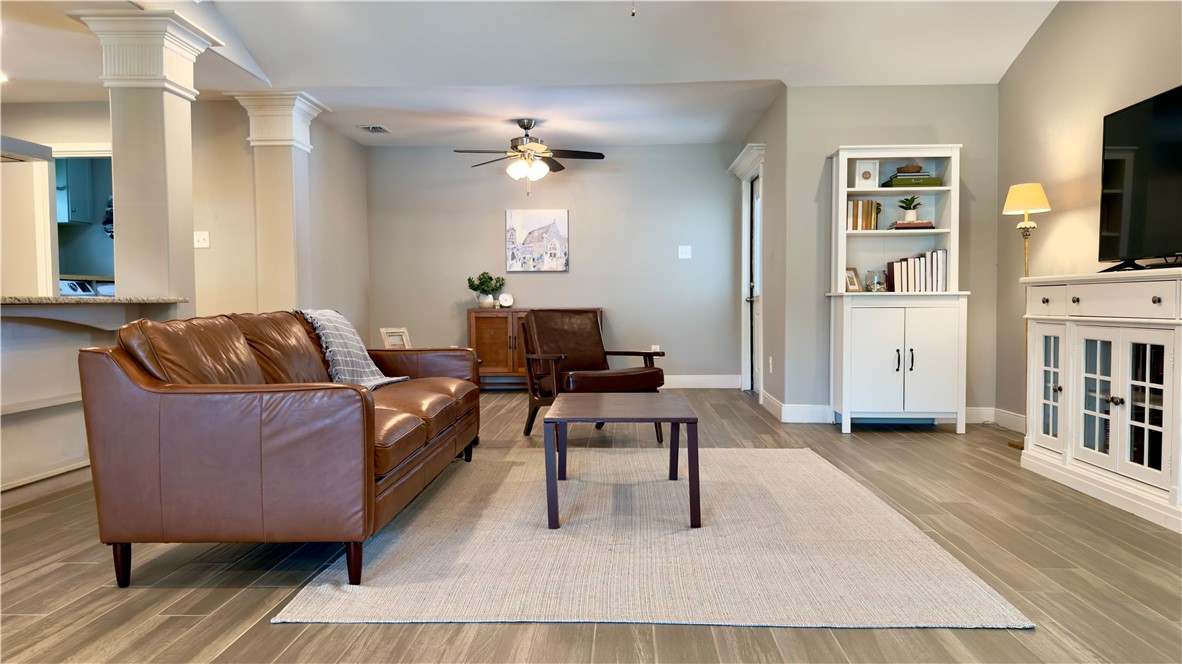 638 Moray Place Corpus Christi, TX 78411 - Photo 3 of 34