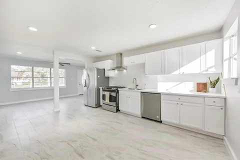 $174,900 | 3305 Stallings Drive, Houston, TX 77088