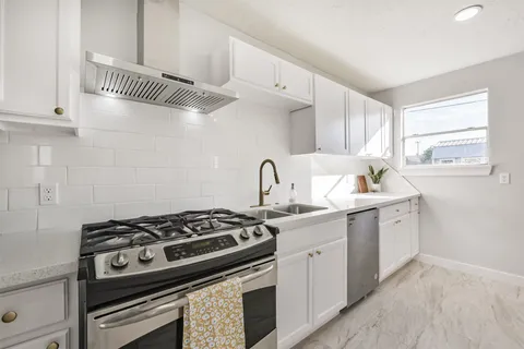 $174,900 | 3305 Stallings Drive, Houston, TX 77088