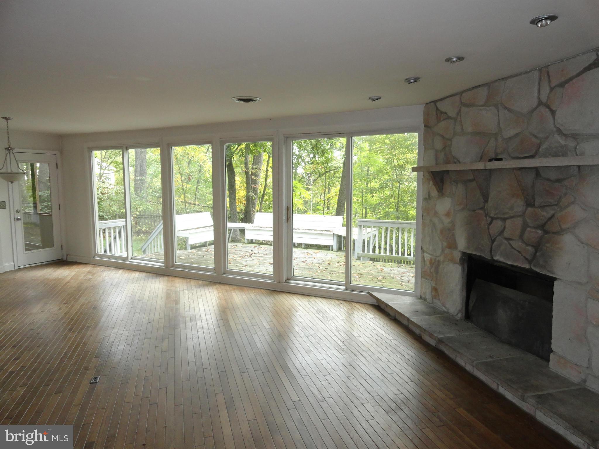 6631 East Lakeridge Road New Market, MD 21774 - Photo 2 of 14 Living Room