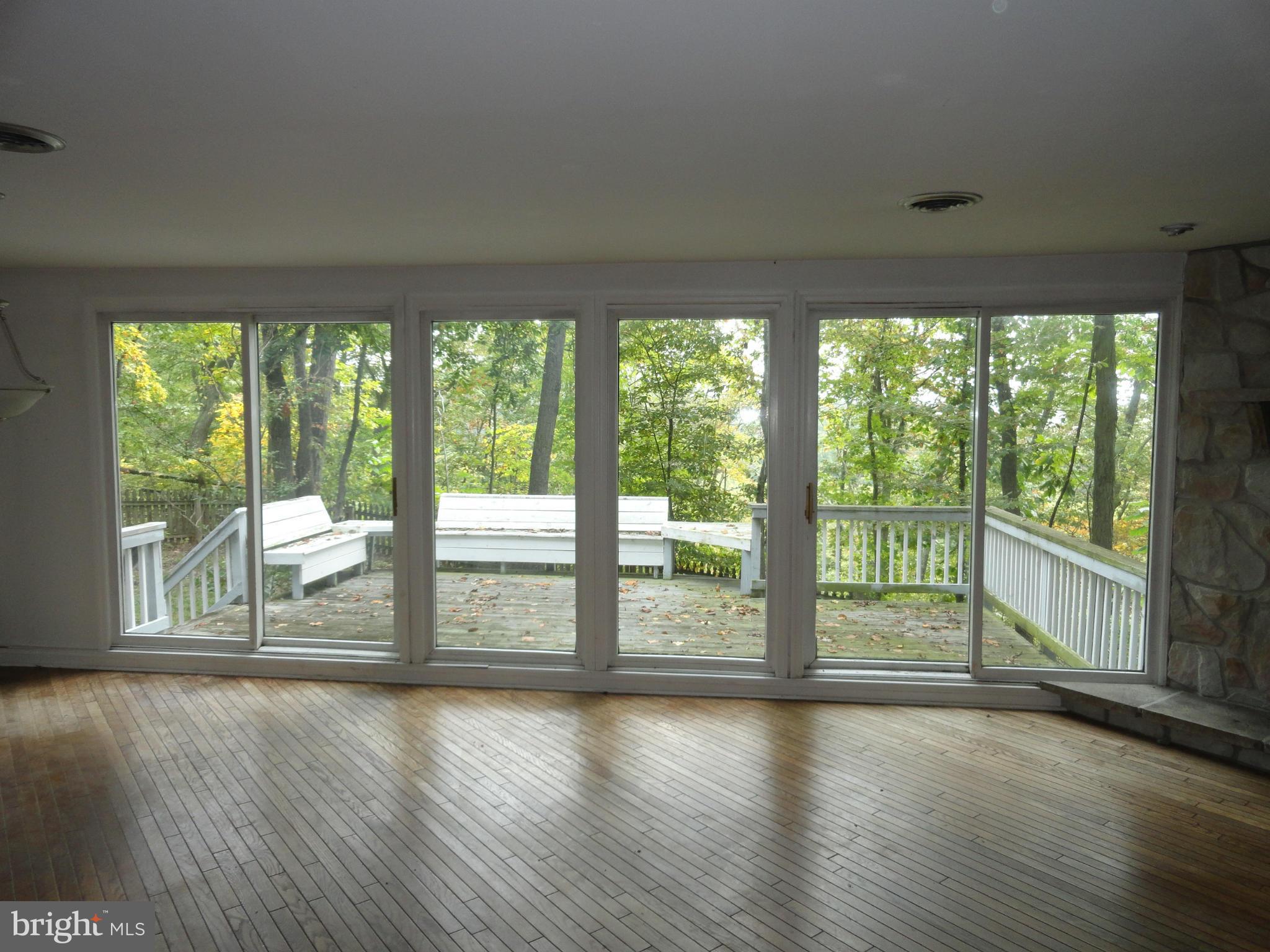 6631 East Lakeridge Road New Market, MD 21774 - Photo 3 of 14 Living Room