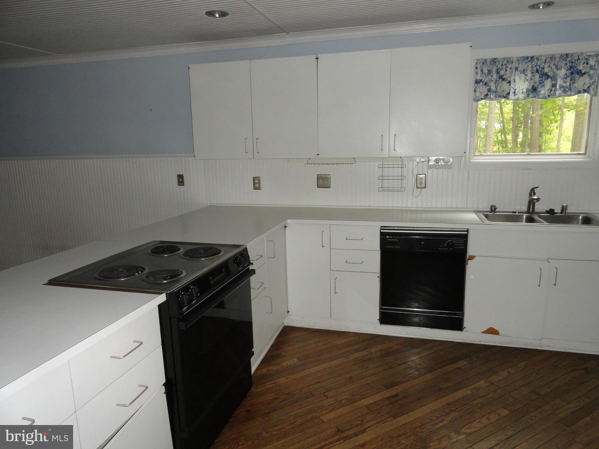 6631 East Lakeridge Road New Market, MD 21774 - Photo 5 of 14 Kitchen