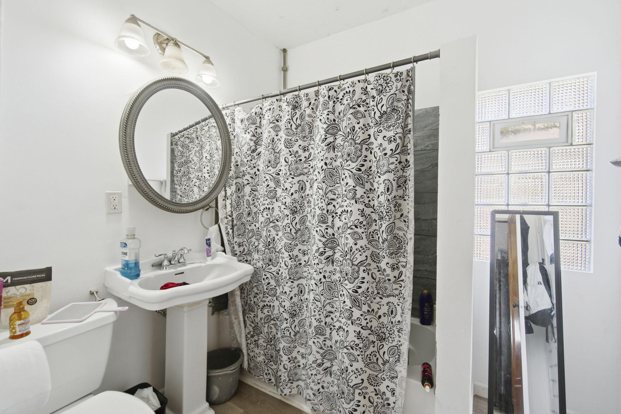 1577 South Union Street Milwaukee, WI 53204 - Photo 3 of 8 13-web-or-mls-_DSC8597
