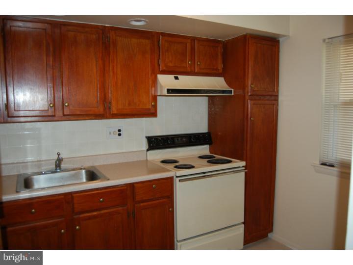 39 Shannon Road North Wales, PA 19454 - Photo 3 of 12 Kitchen