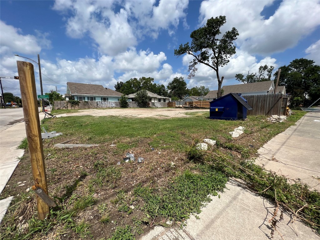 0 Everett Street Houston, TX 77009 - Photo 1 of 5 a view of a garden