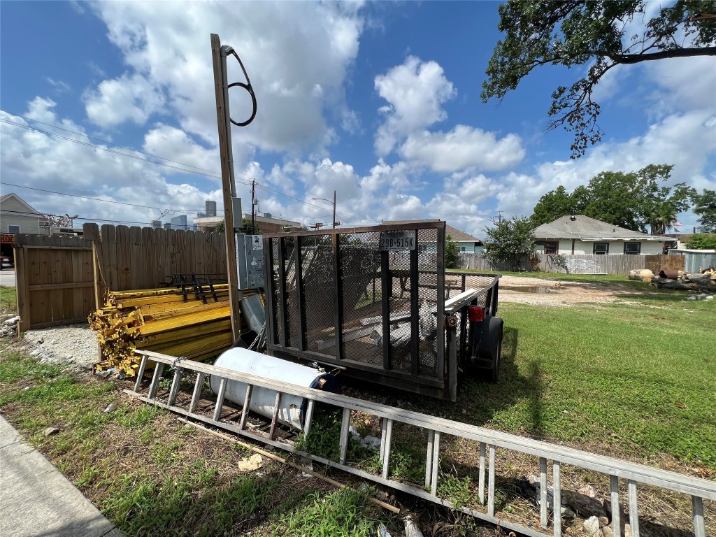 0 Everett Street Houston, TX 77009 - Photo 3 of 5 a picture of a city view