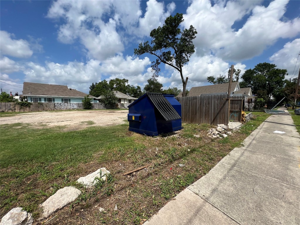 0 Everett Street Houston, TX 77009 - Photo 5 of 5 a view of a garden