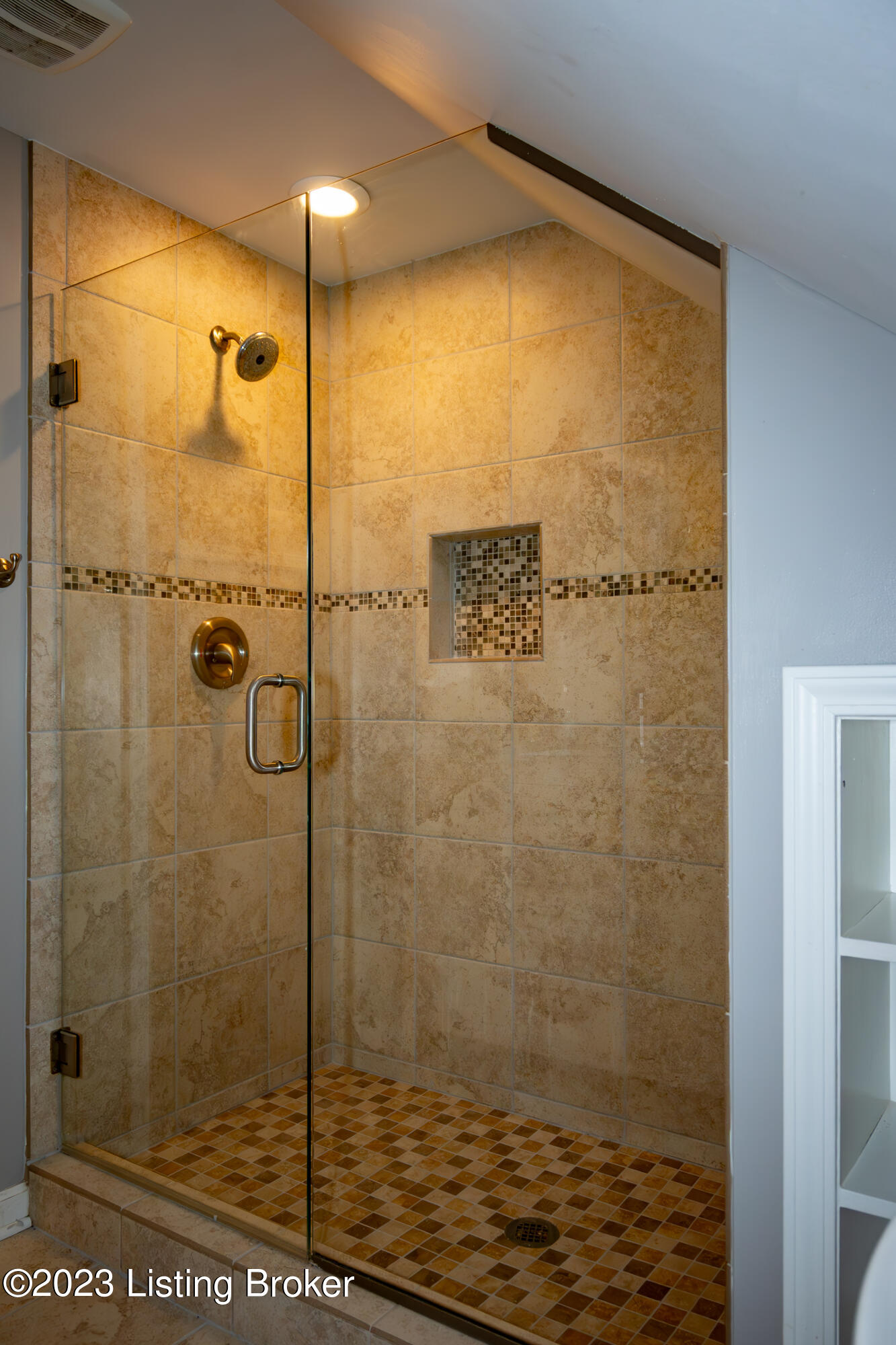 4611 Beaver Road Louisville, KY 40207 - Photo 31 of 46 2nd Floor Bath