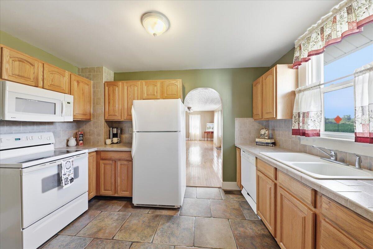 2955 Mechanicsburg Road Springfield, OH 45503 - Photo 6 of 55 39-Kitchen