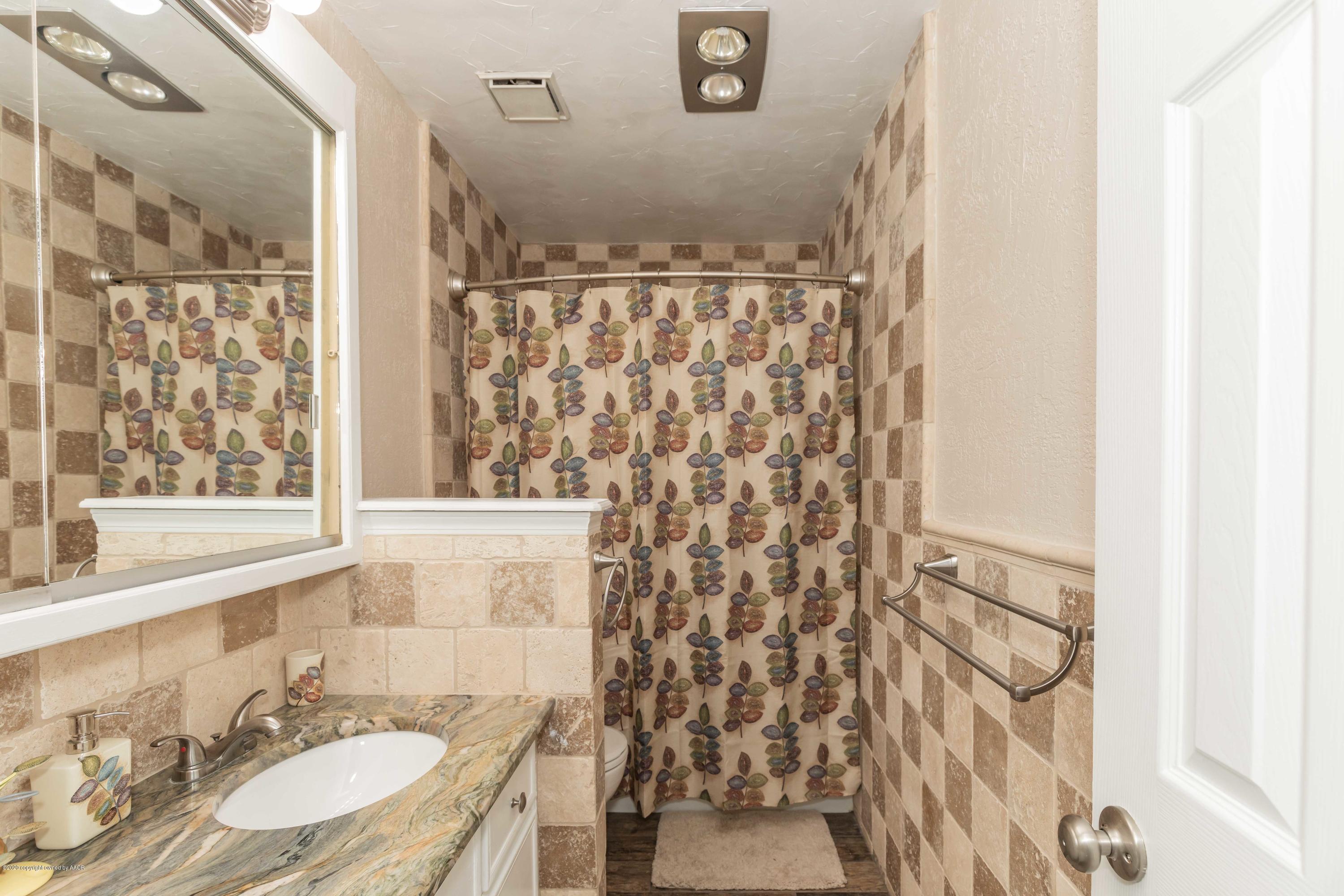 5204 Susan Drive Amarillo, TX 79110 - Photo 21 of 34 BATHROOM 2 VIEW 2