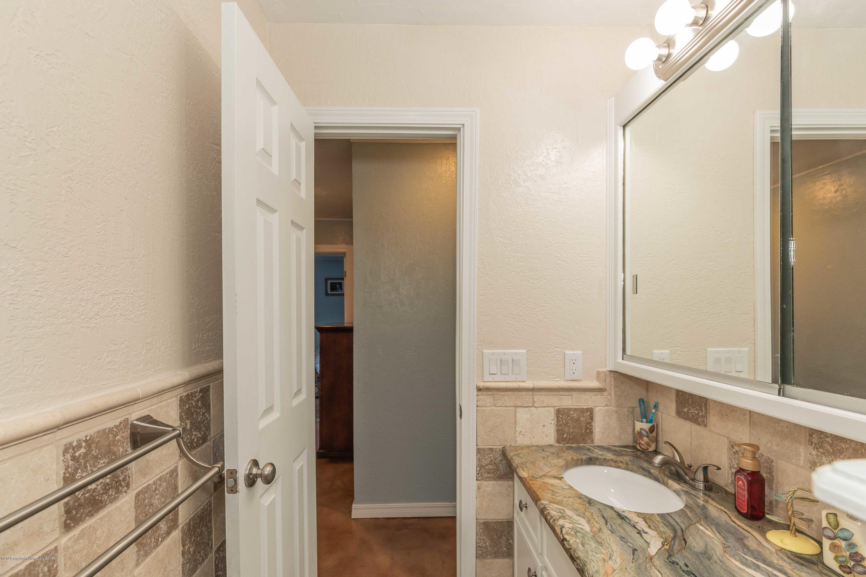 5204 Susan Drive Amarillo, TX 79110 - Photo 22 of 34 BATHROOM 2 VIEW 3