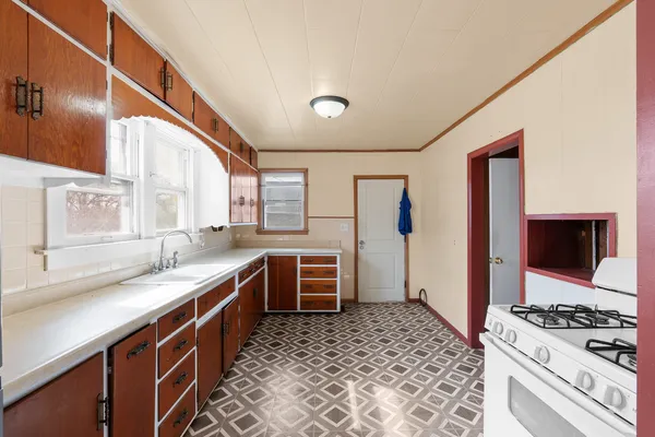 $110,000 | 3940 12th Street, Rock Island, IL 61201