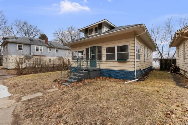$110,000 | 3940 12th Street, Rock Island, IL 61201