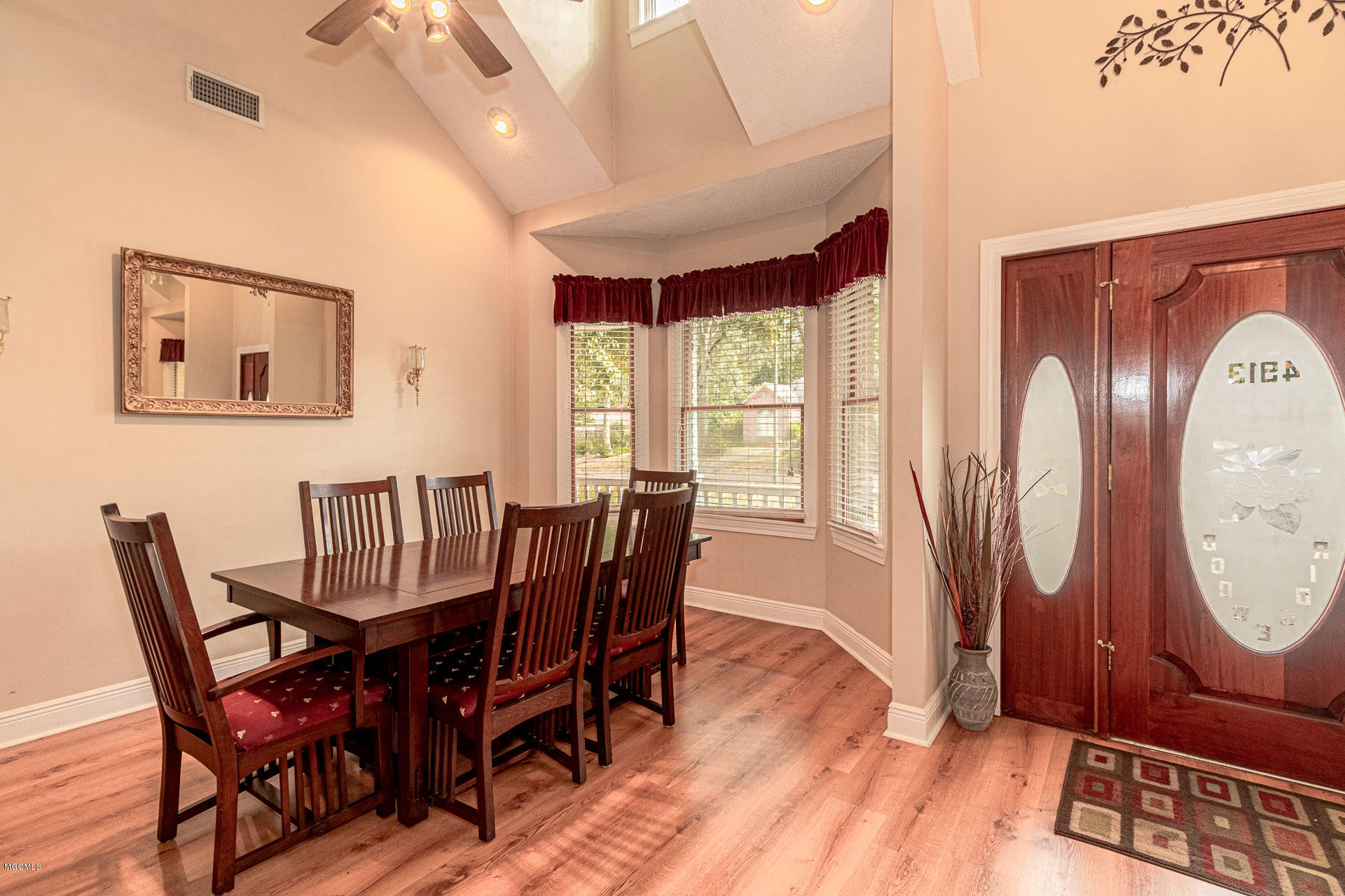 4913 Ridgewood Drive Moss Point, MS 39563 - Photo 12 of 37 Dining room 1.1